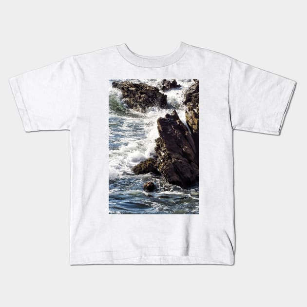 Pounding surf Kids T-Shirt by Photography_fan